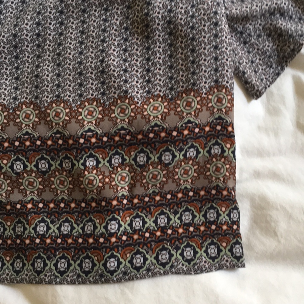 F21 Contemporary Top - Picture 3 of 6